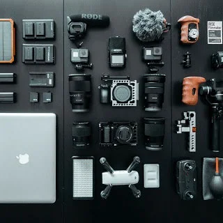 Matériel photographique et informatique pour la création d'un site web pour voyageur